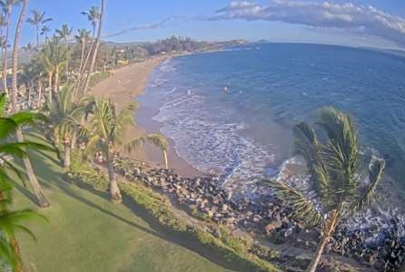 Live Hale Pau Hana Surf Cam